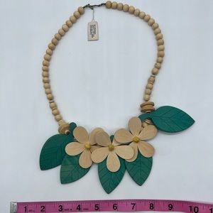 Vintage 80s - 90s floral beaded necklace wood carved tropical flowers w/ leaves